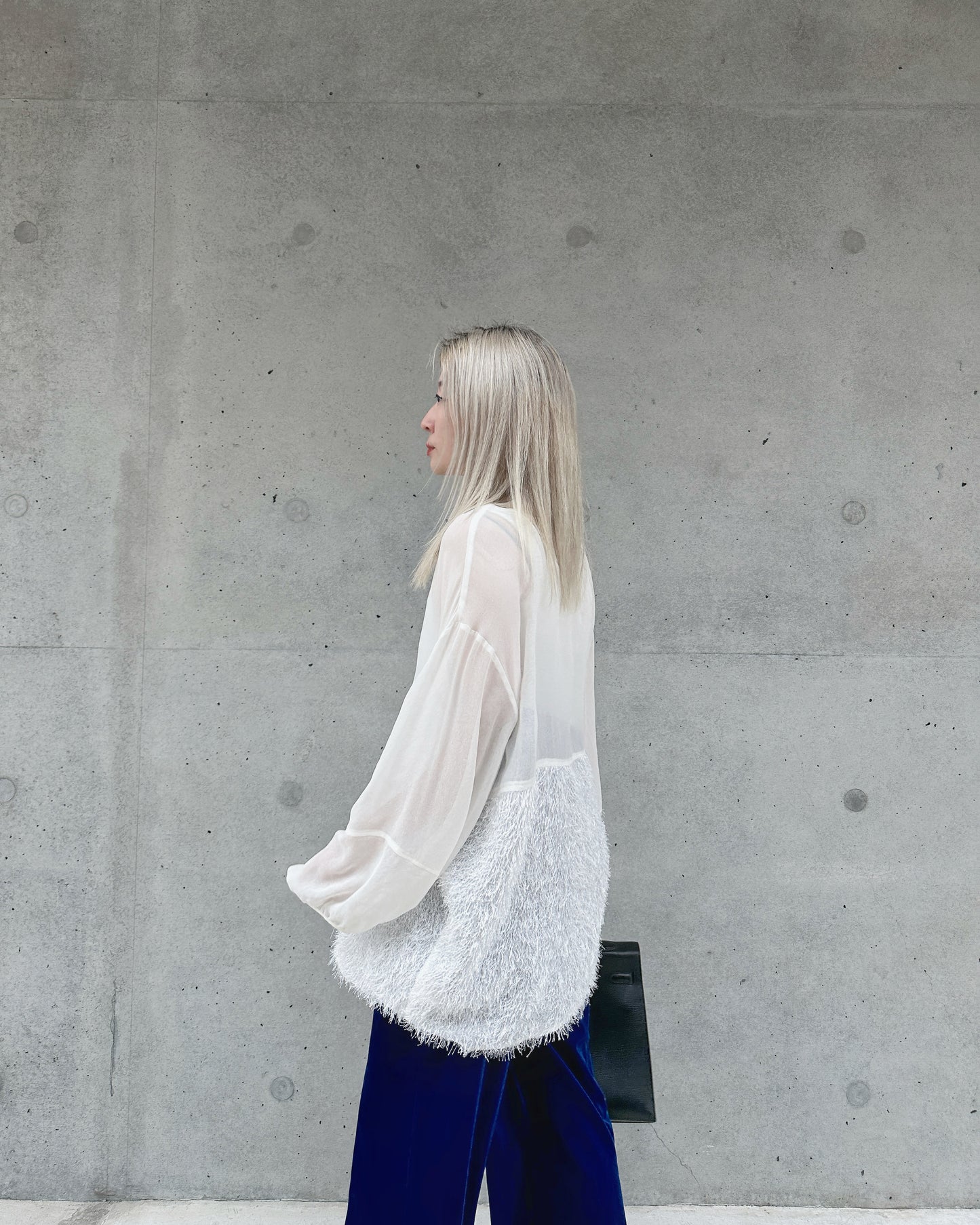 aalis WHITNEY furry panel stand collar blouse (White)