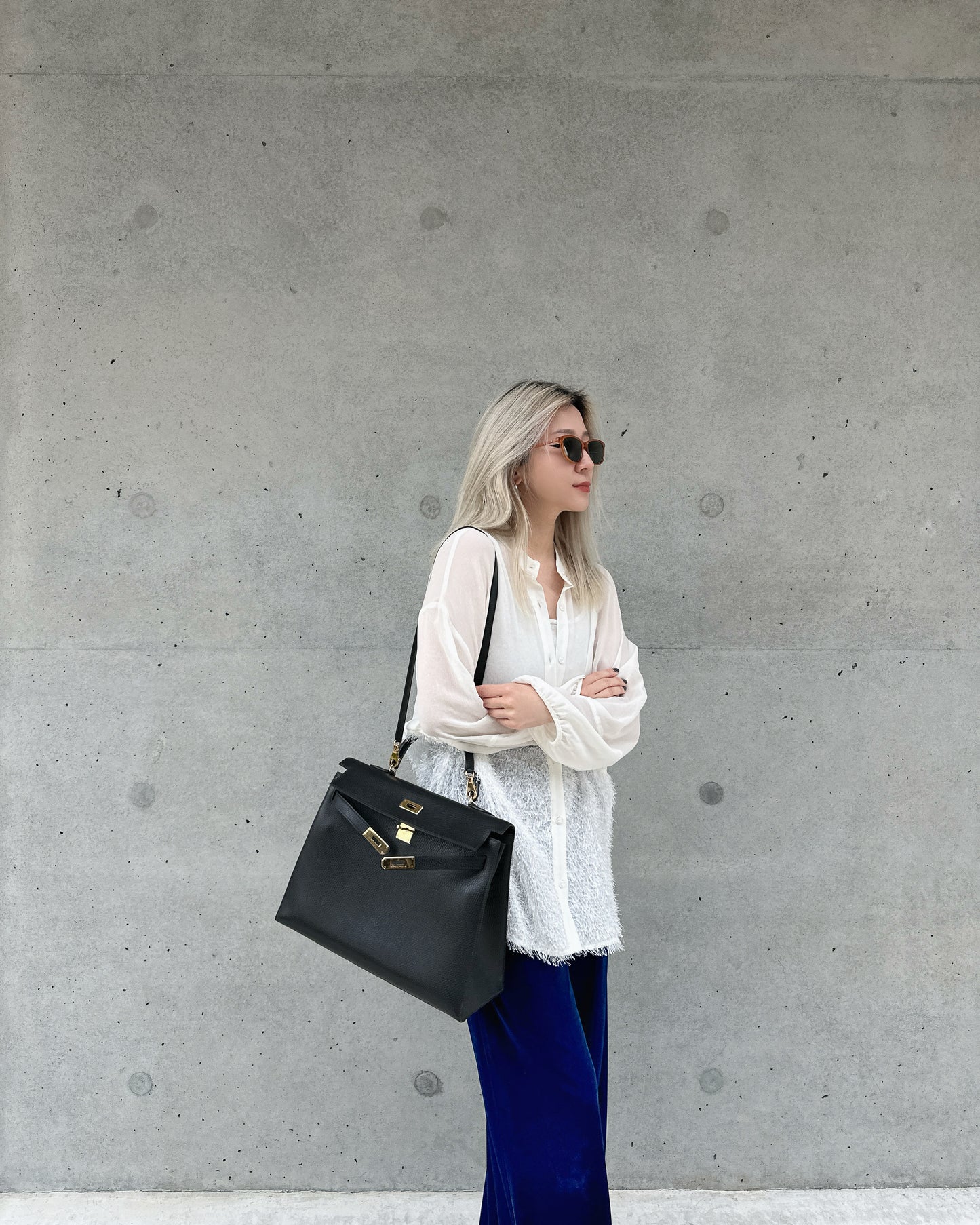 aalis WHITNEY furry panel stand collar blouse (White)