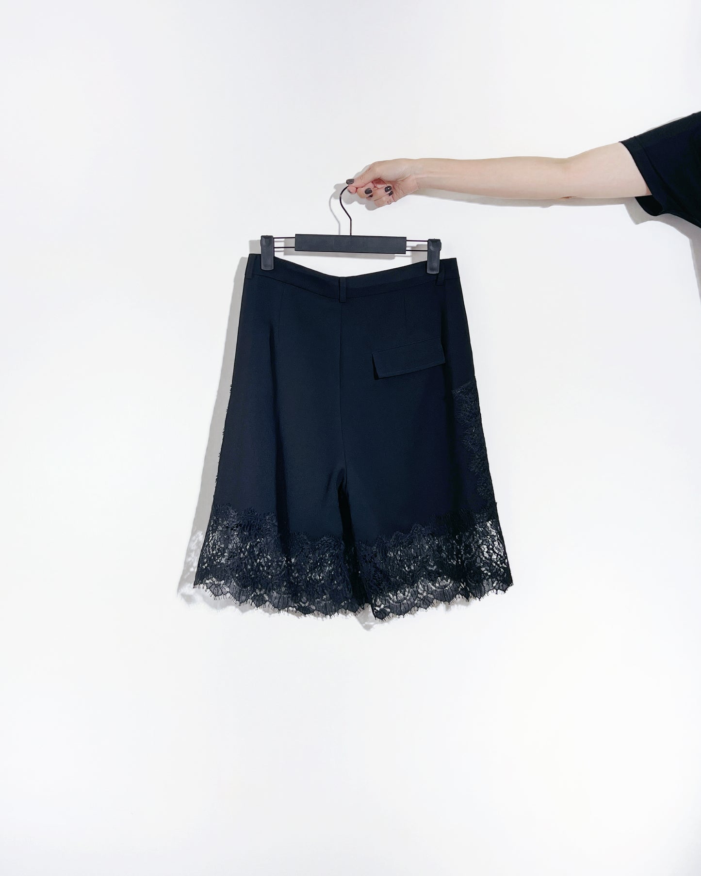 aalis BETTY lace trim shorts (Black)