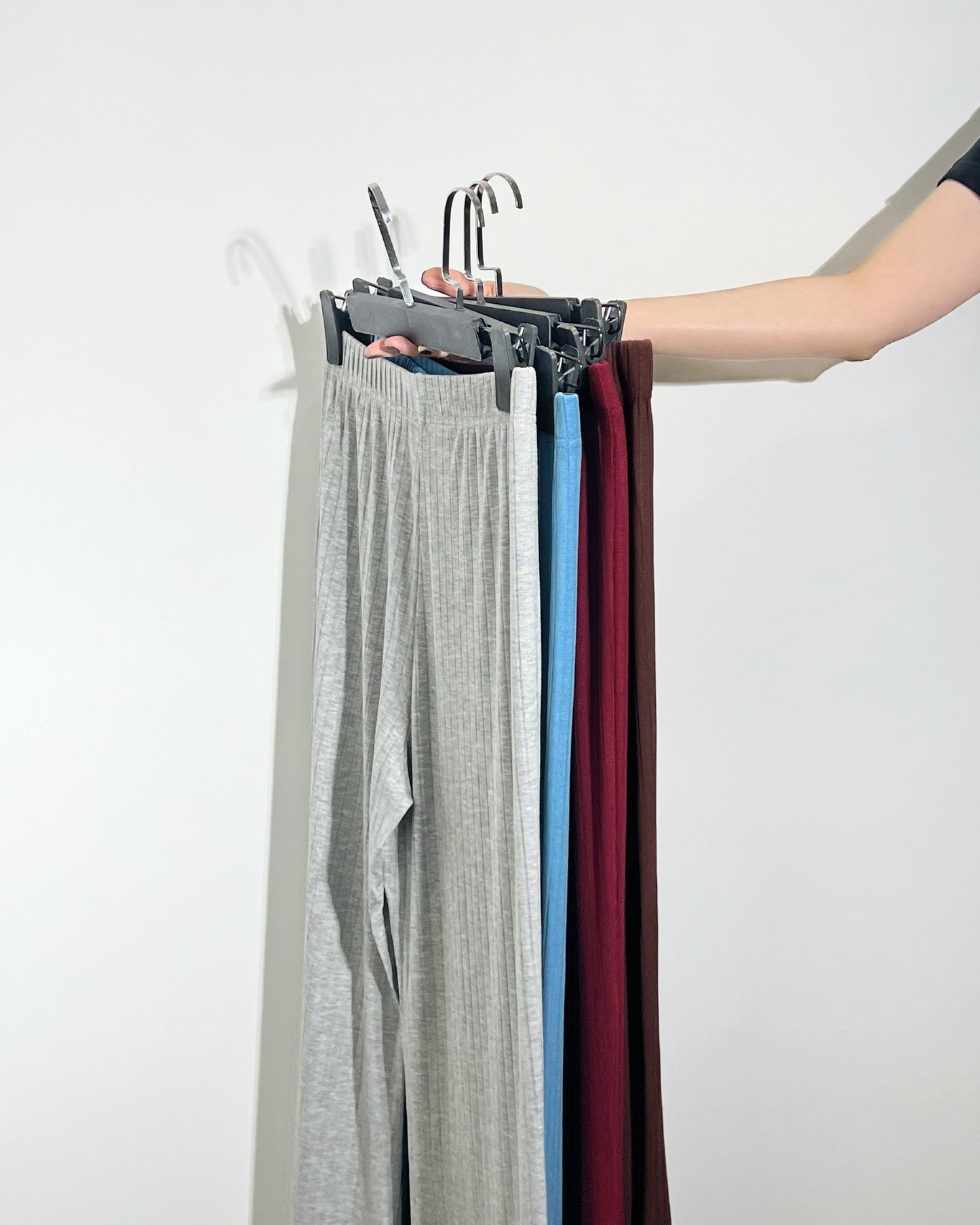 aalis DENIA FW25 ruffle hem pants (Brown)