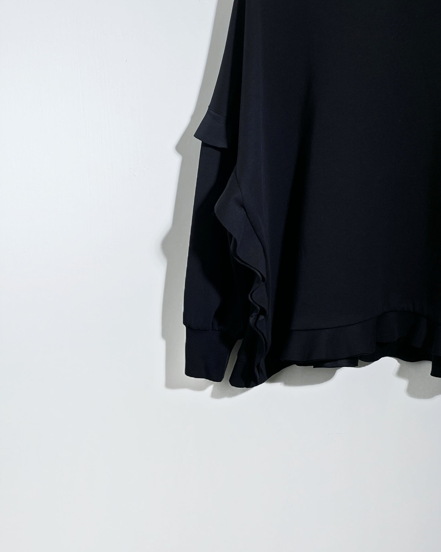 aalis CANVA ruffle detail sweater (Black)