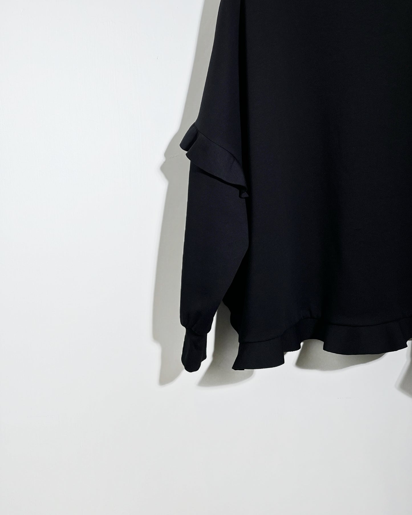 aalis CANVA ruffle detail sweater (Black)