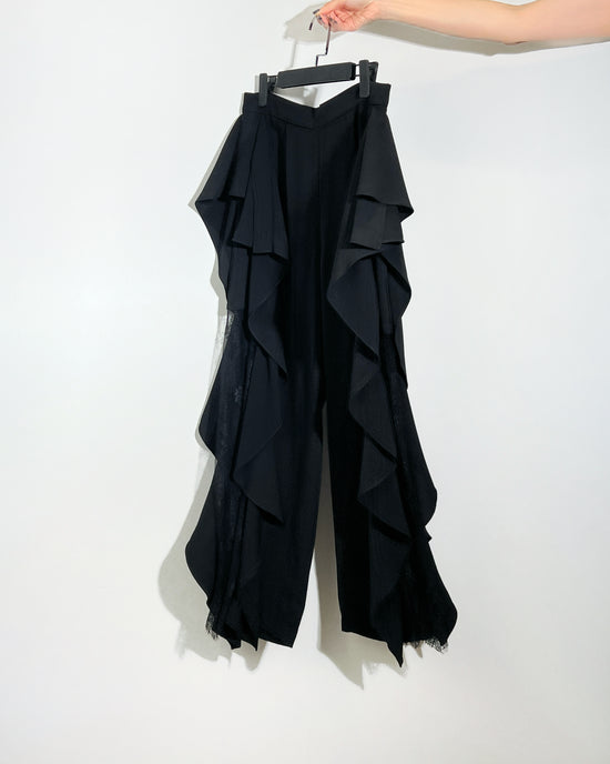 aalis GAMET side lace panel ruffle pants (Black)
