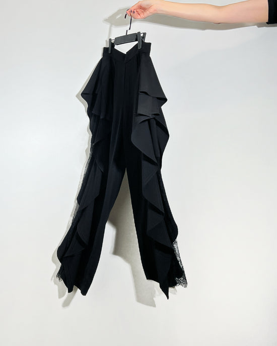 aalis GAMET side lace panel ruffle pants (Black)