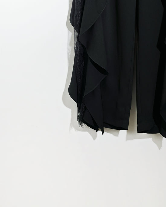 aalis GAMET side lace panel ruffle pants (Black)