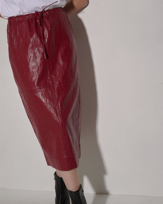 Load image into Gallery viewer, aalis RYLIE faux leather skirt (Red)
