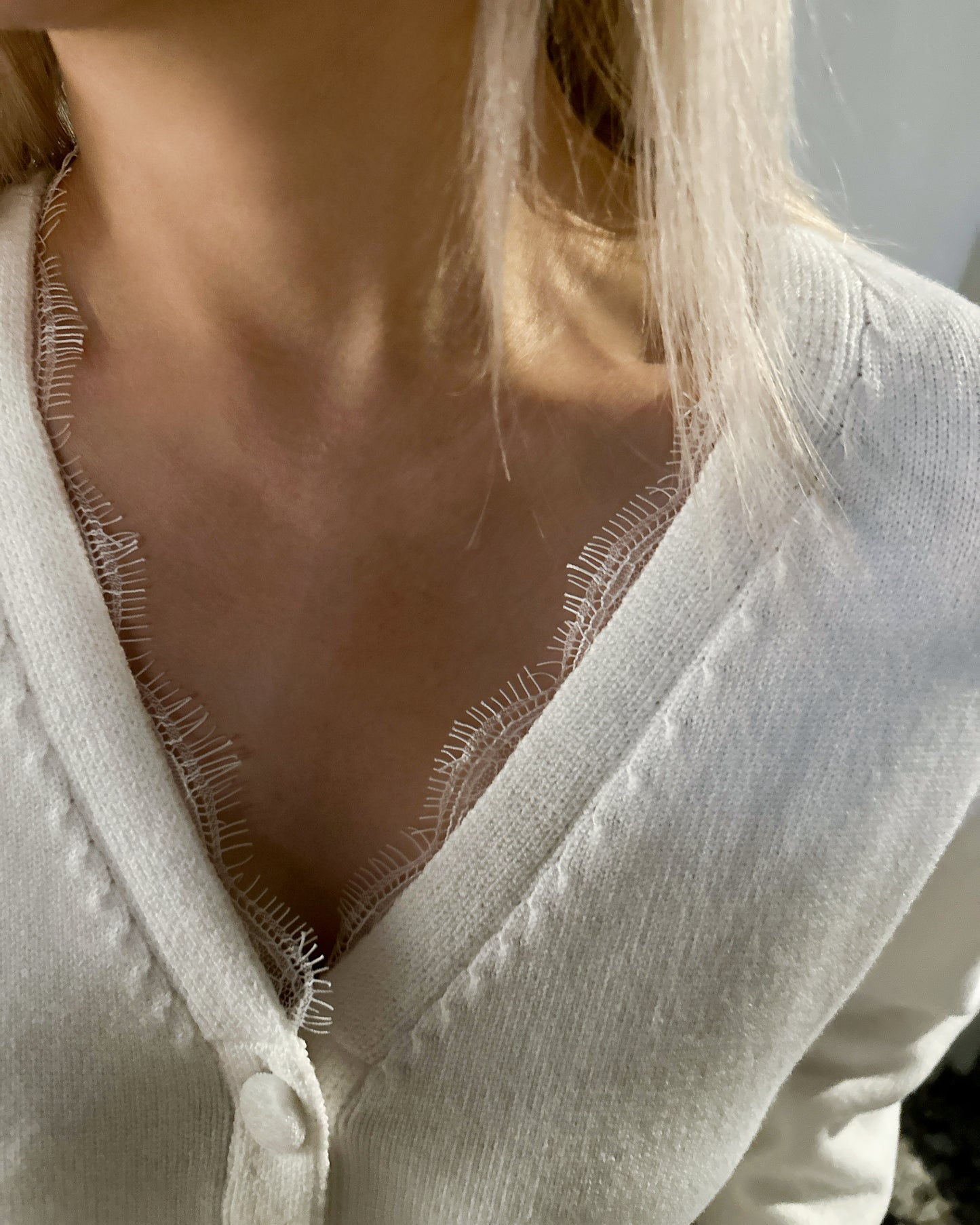 aalis CHARLEE velvet panel V neck cardigan (Ivory)