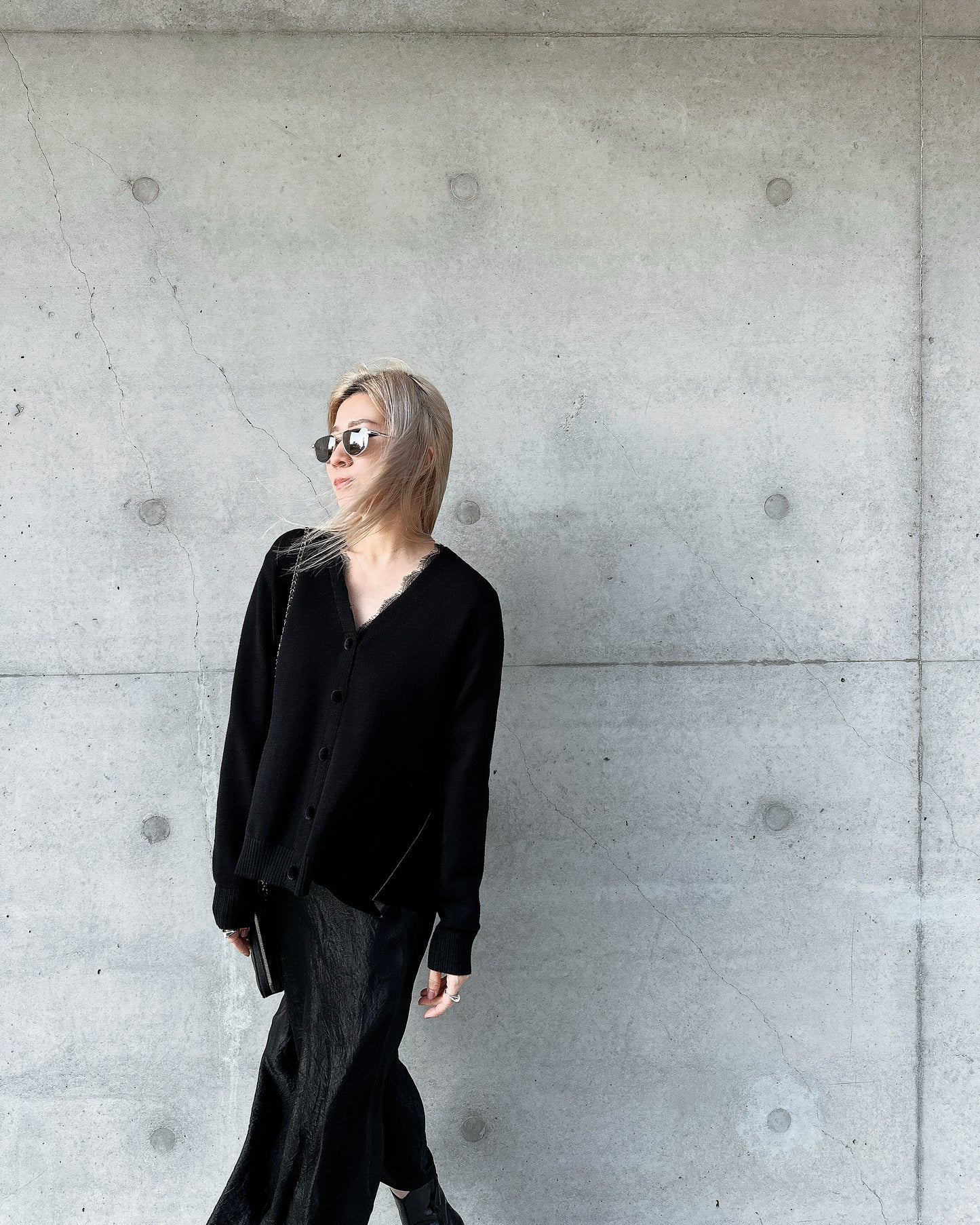 aalis CHARLEE velvet panel V neck cardigan (Black)