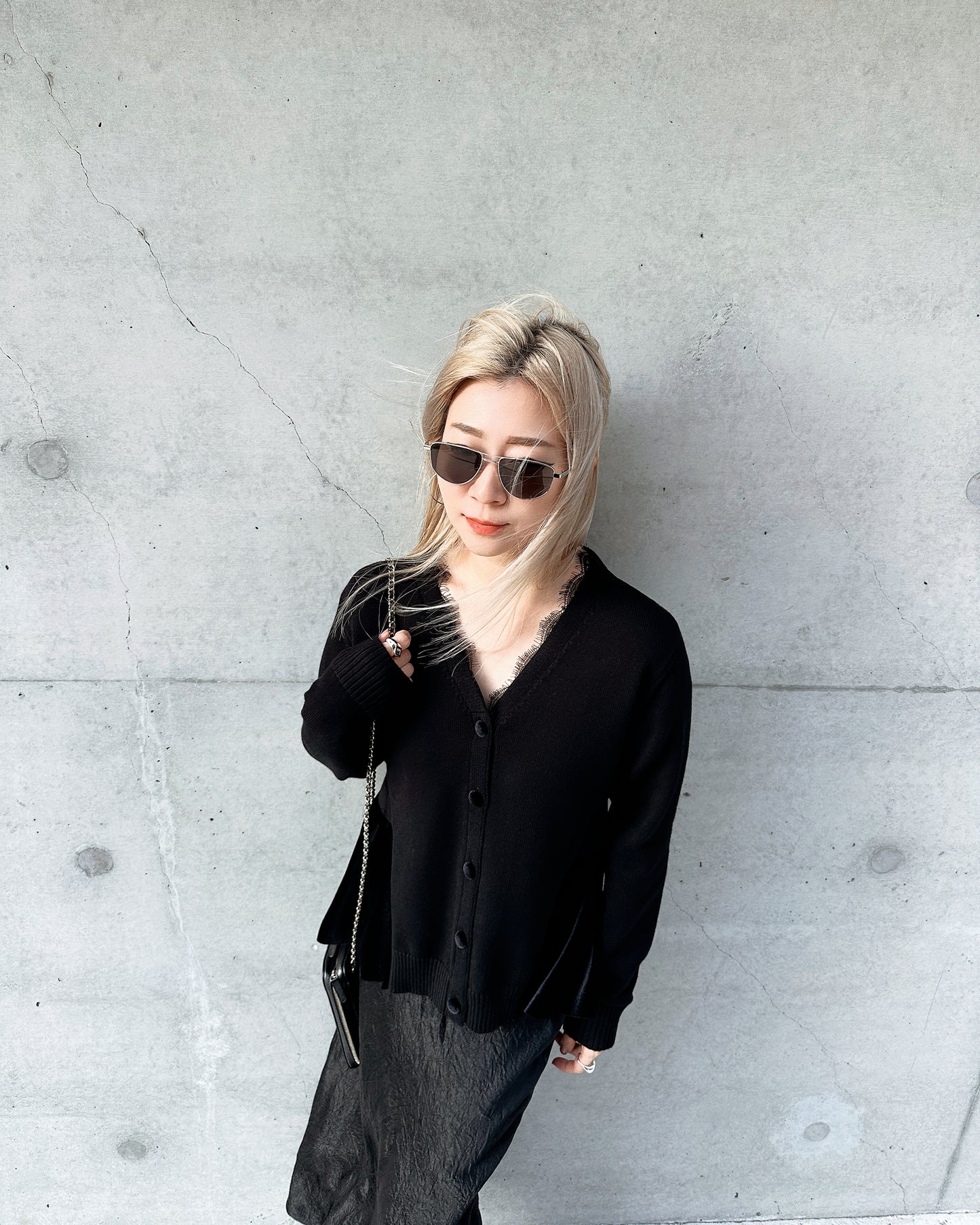 aalis CHARLEE velvet panel V neck cardigan (Black)