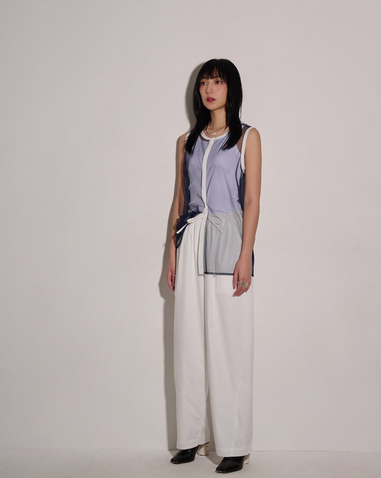 Load image into Gallery viewer, aalis JAYCE button down mesh vest (Navy white)
