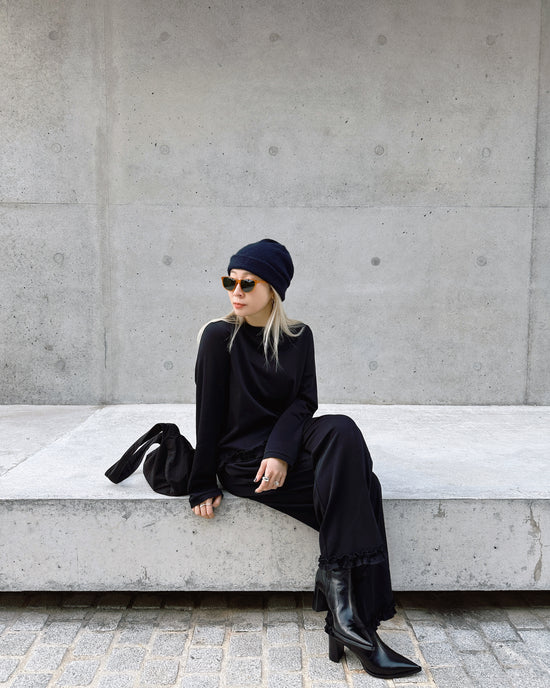 aalis LILY ruffle hem sweater (Black)