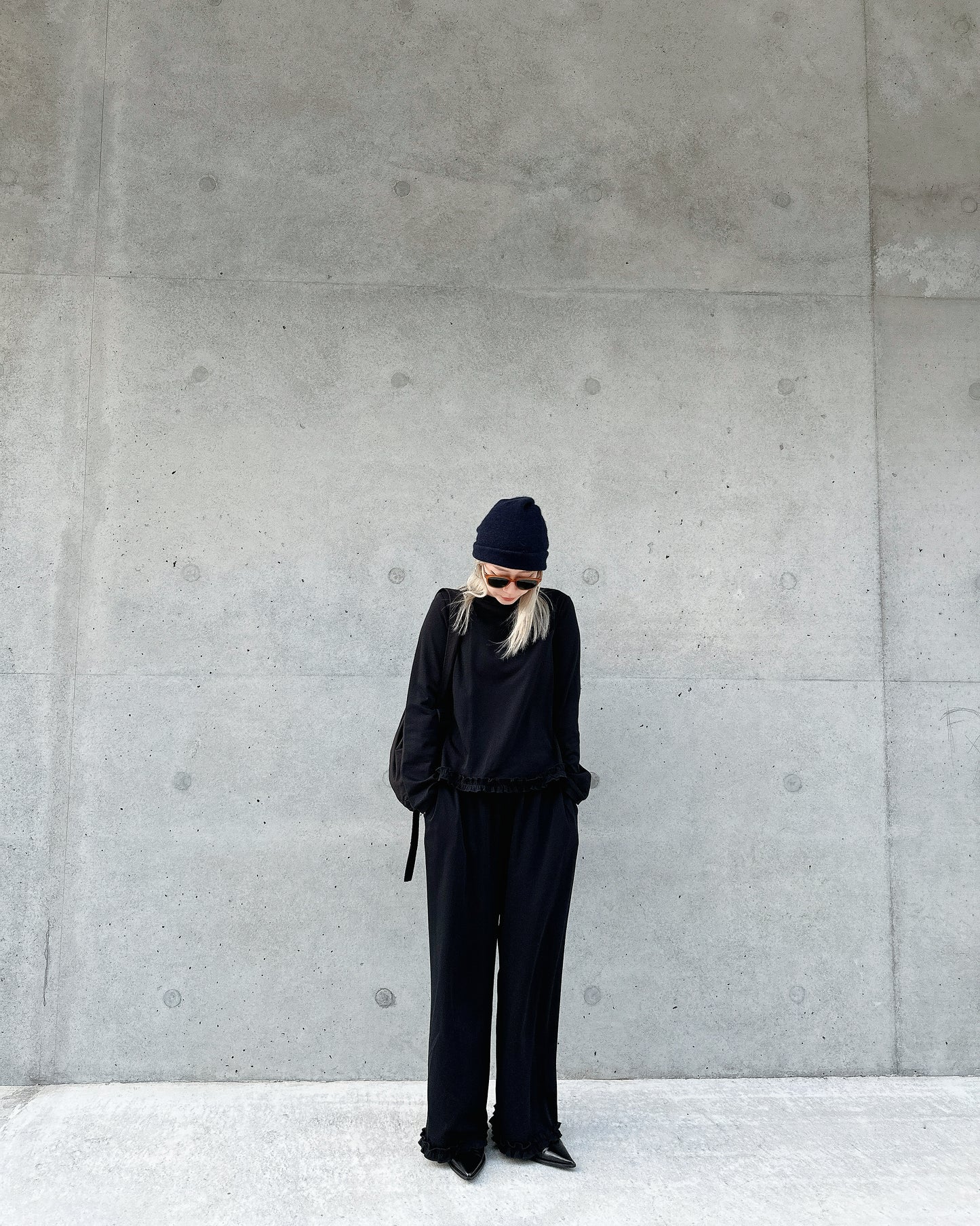 aalis LILIA ruffle hem track pants  (Black)