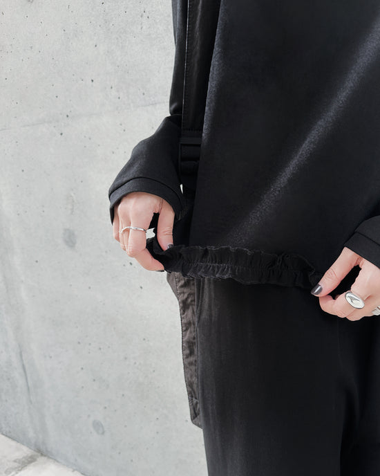 aalis LILY ruffle hem sweater (Black)