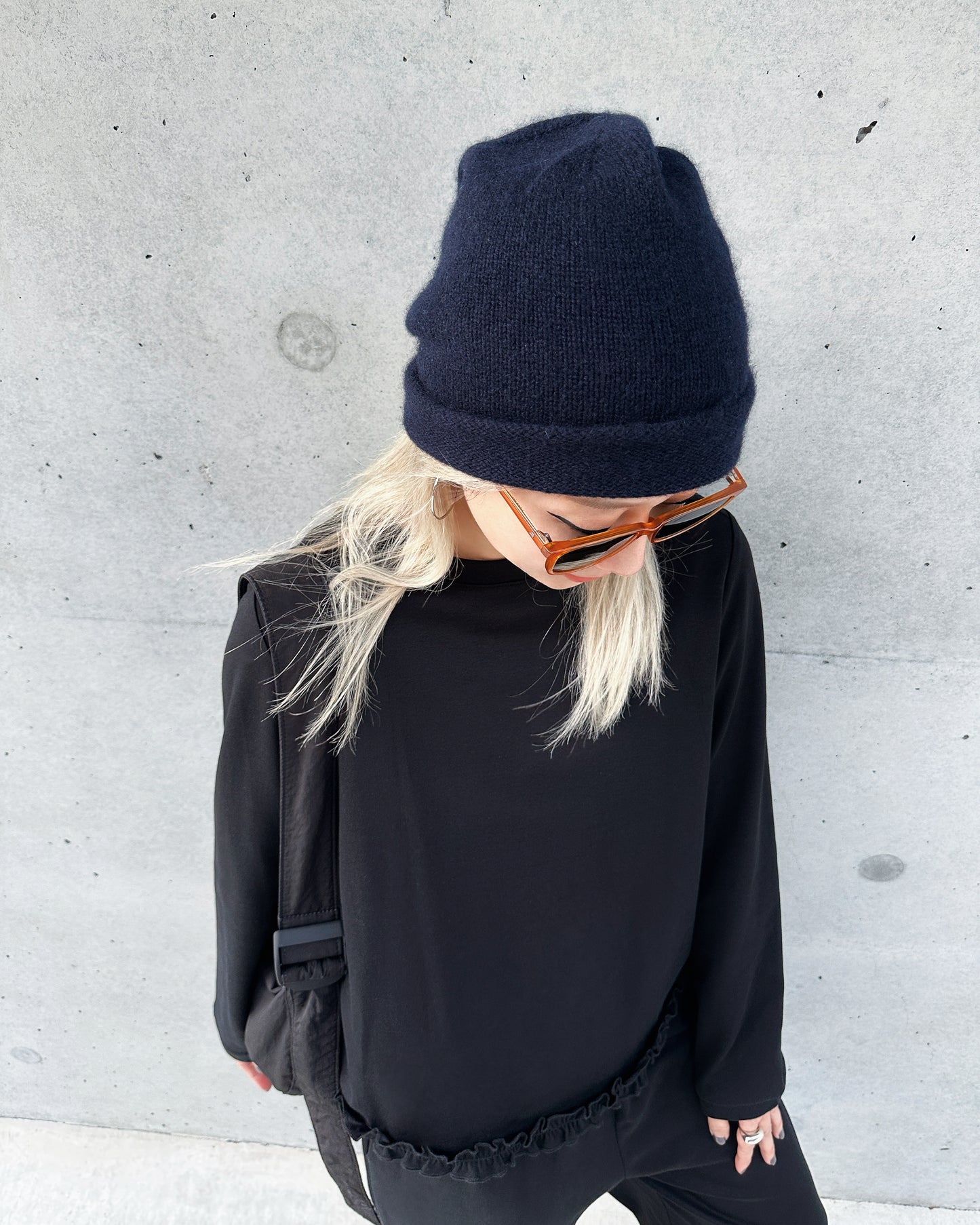 aalis LILY ruffle hem sweater (Black)