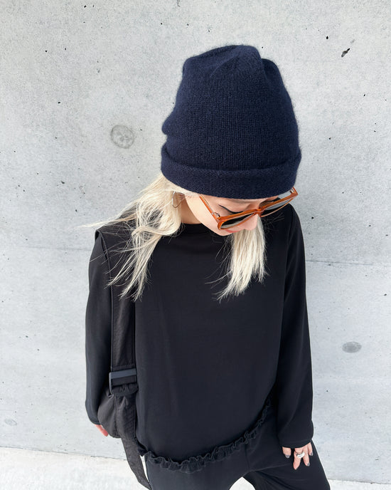 aalis LILY ruffle hem sweater (Black)