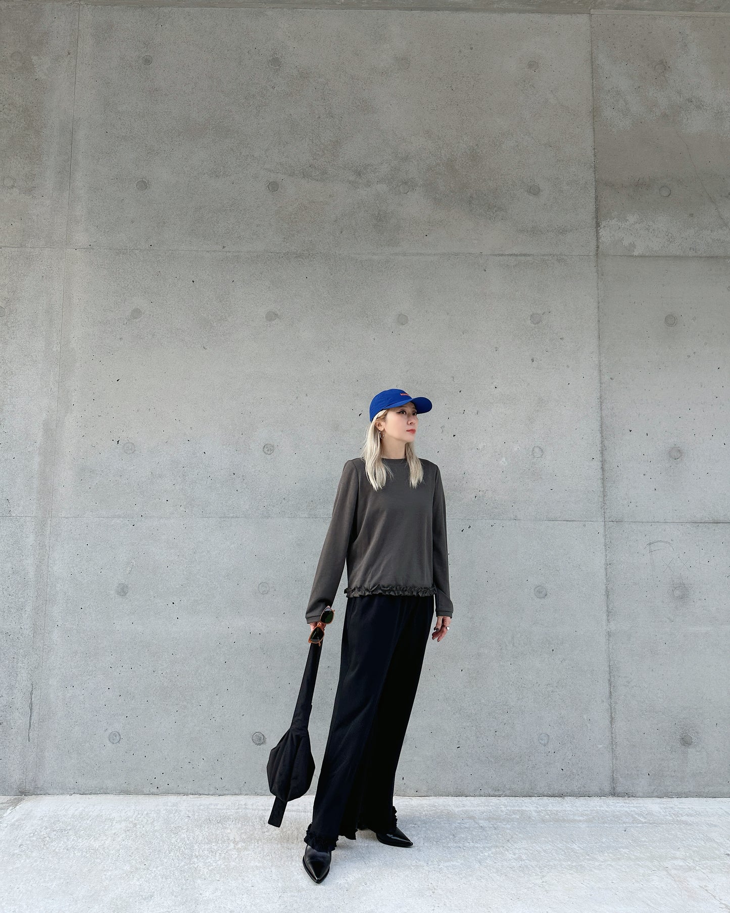 aalis LILY ruffle hem sweater (Charcoal)