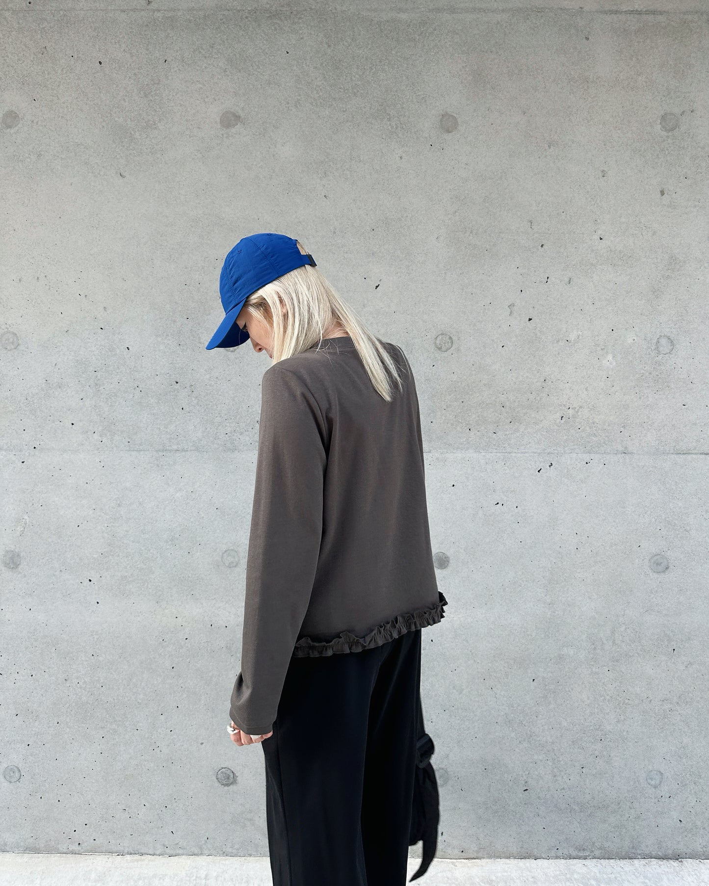 aalis LILY ruffle hem sweater (Charcoal)