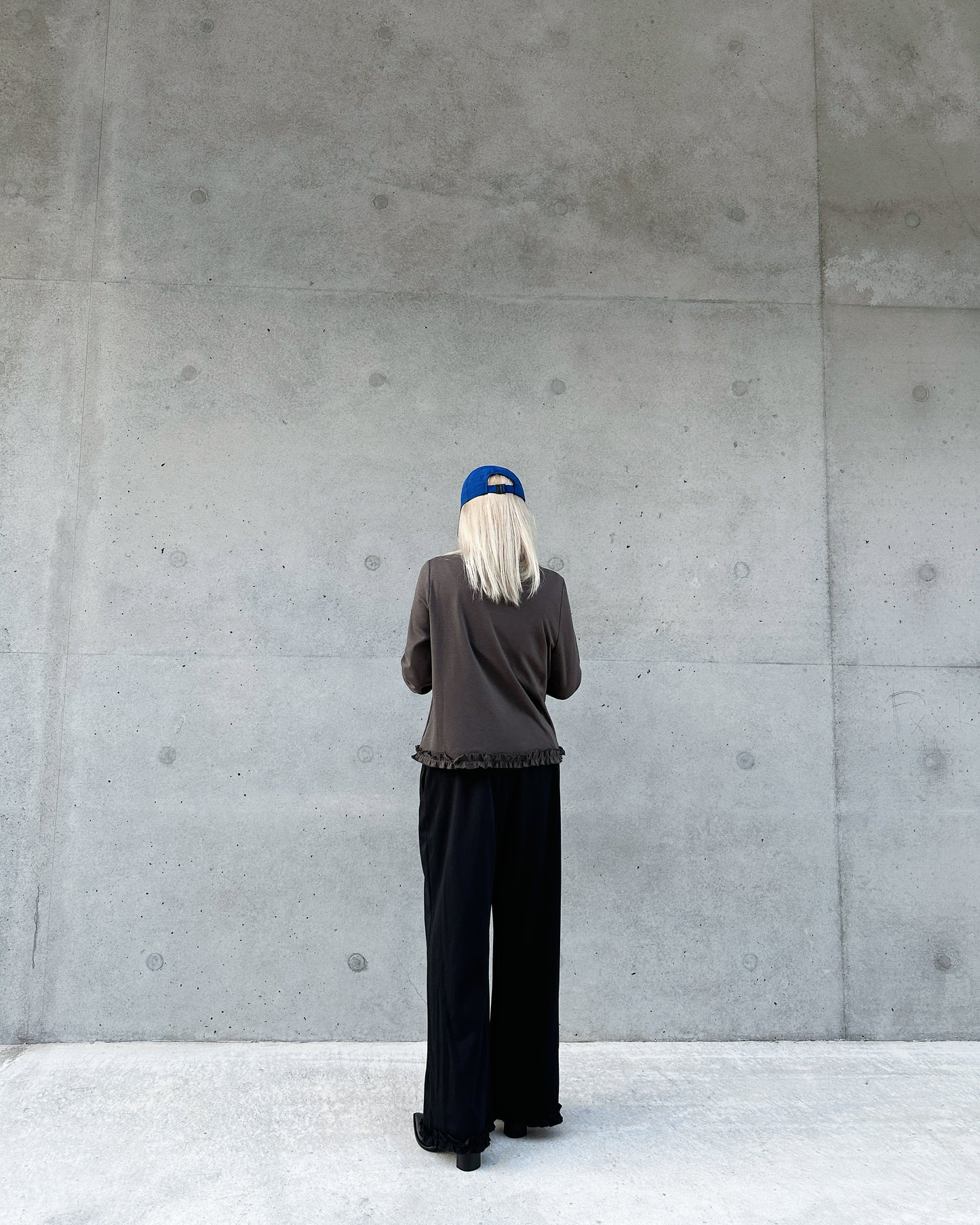 aalis LILY ruffle hem sweater (Charcoal)