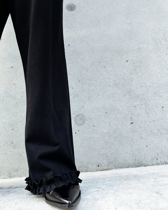 (Pre-order) aalis LILIA ruffle hem track pants (Black)