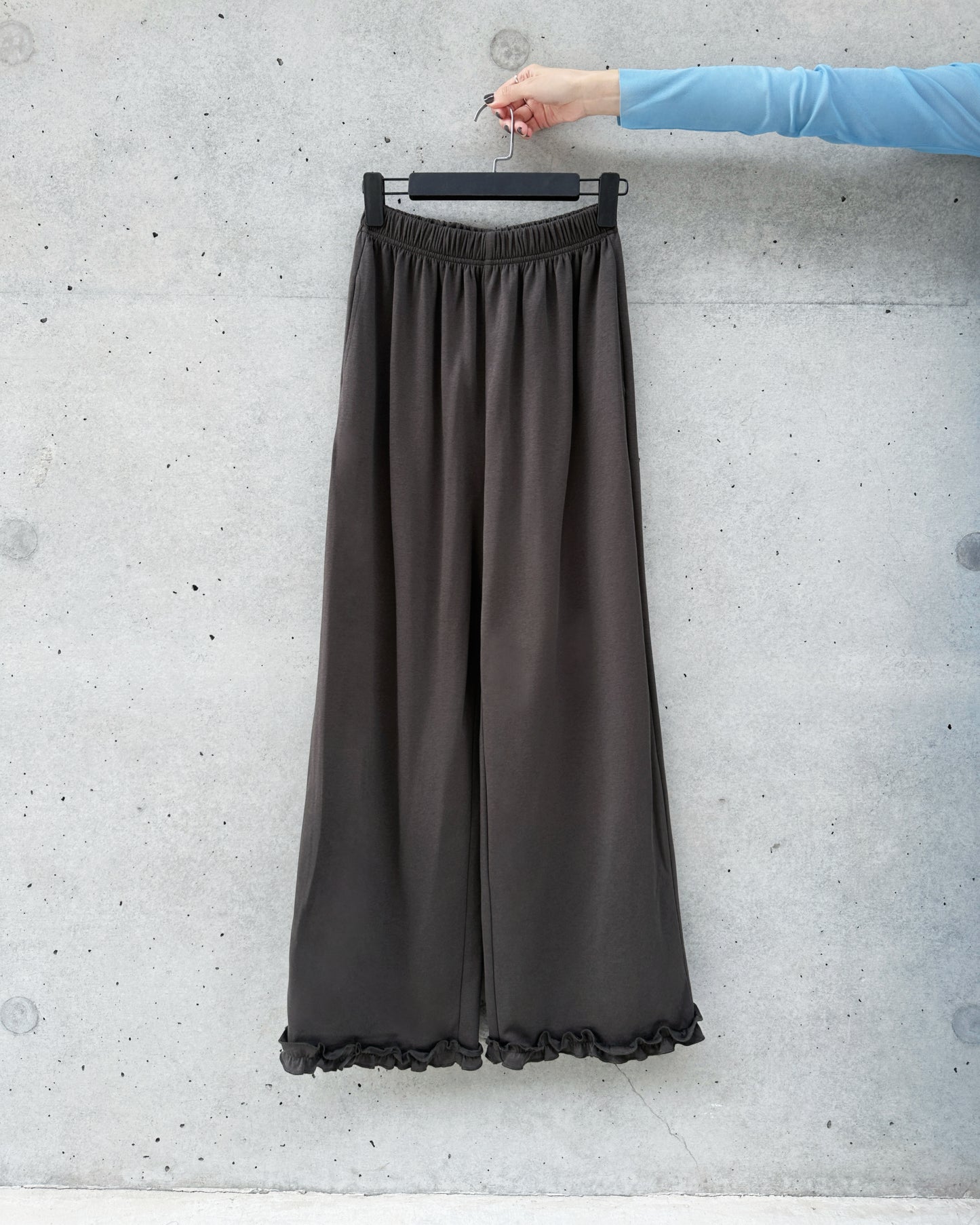 aalis LILIA ruffle hem track pants  (Charcoal)