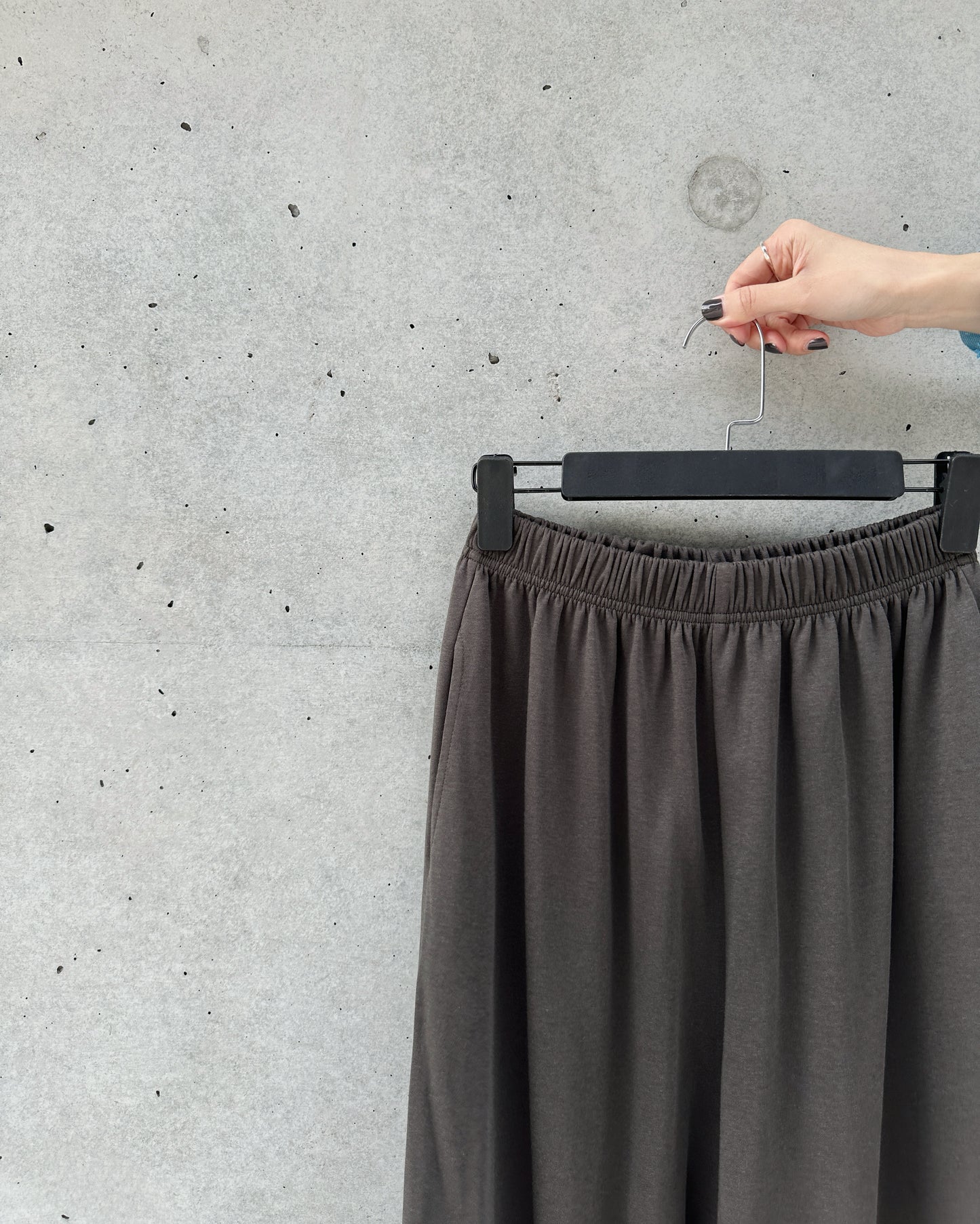 aalis LILIA ruffle hem track pants  (Charcoal)