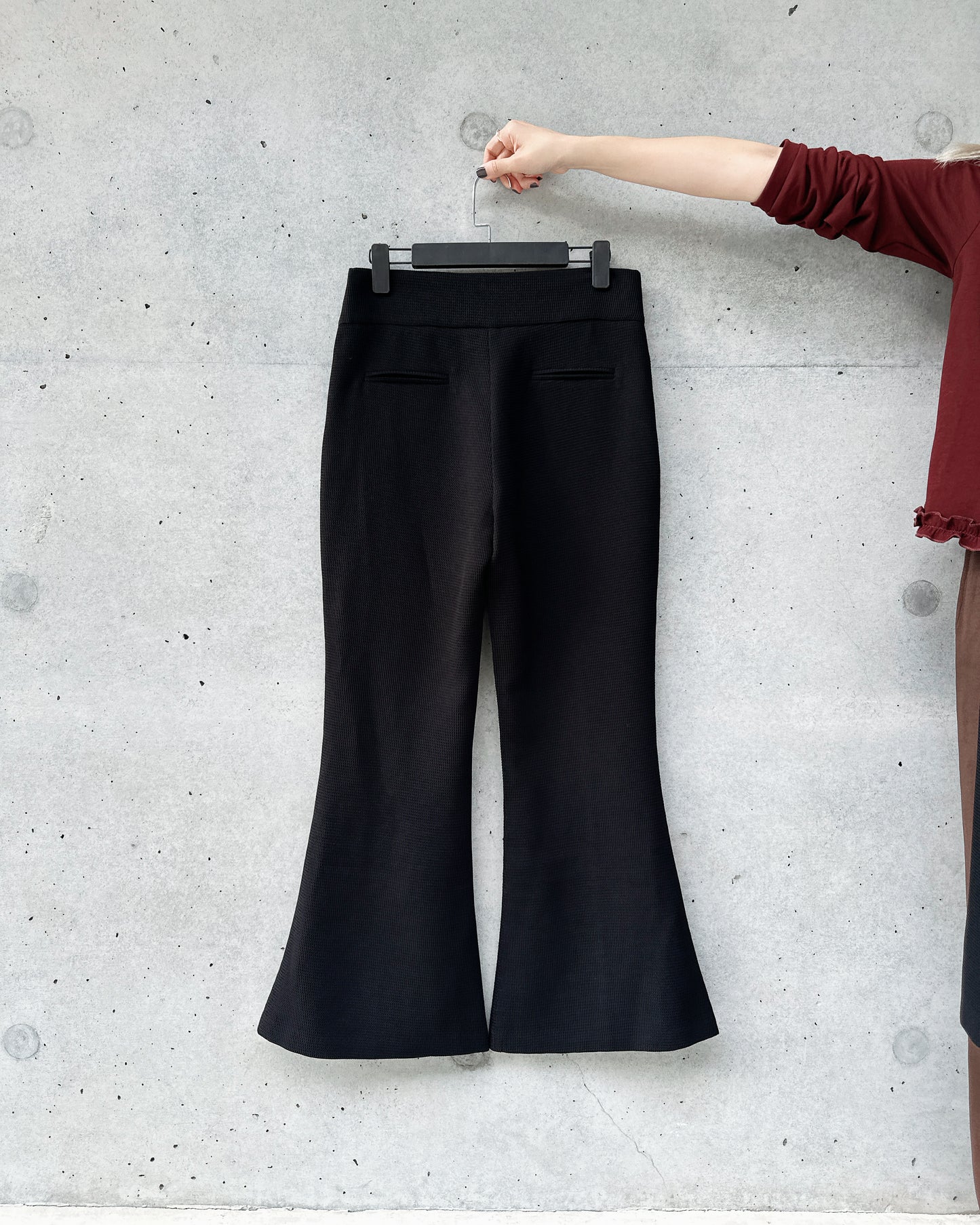 aalis DASHI waffle fit and flare pants (Black)