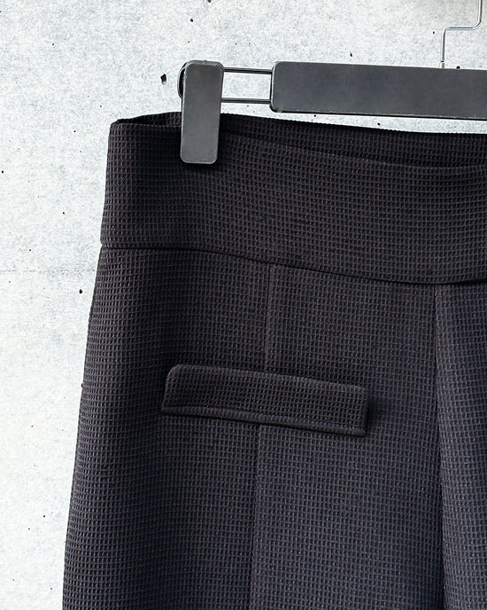 aalis DASHI waffle fit and flare pants (Black)