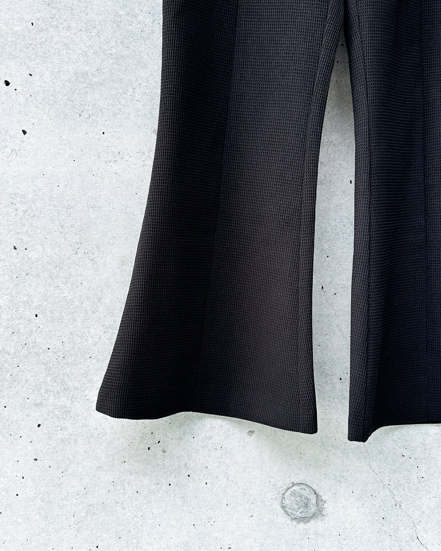 aalis DASHI waffle fit and flare pants (Black)