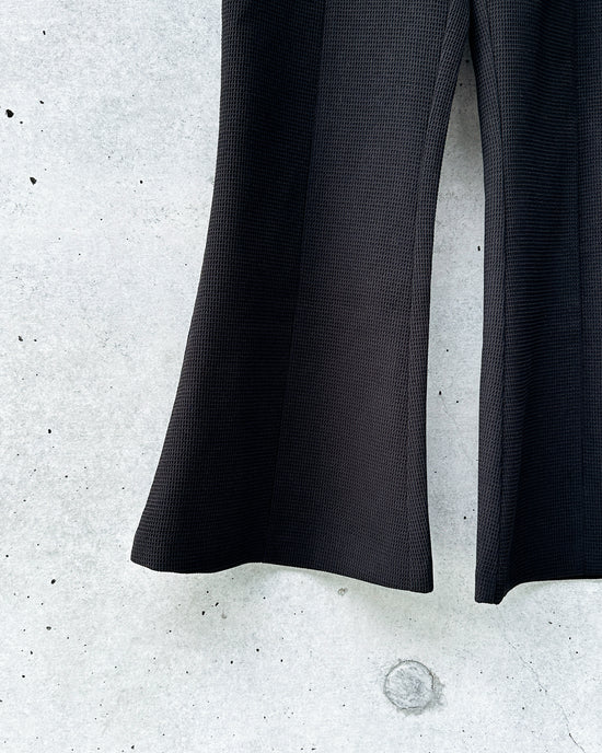 aalis DASHI waffle fit and flare pants (Black)