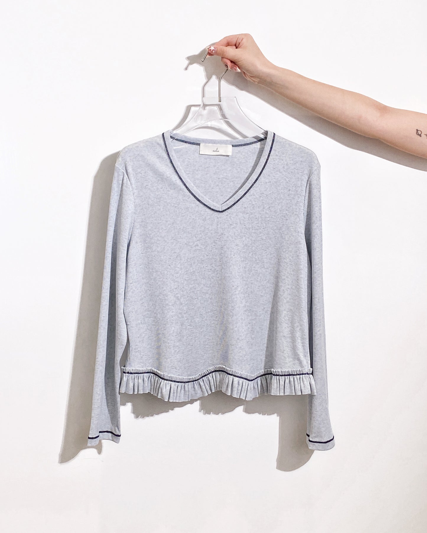 aalis YANKA 荷叶边缝合细节 长袖上衣 (白色)