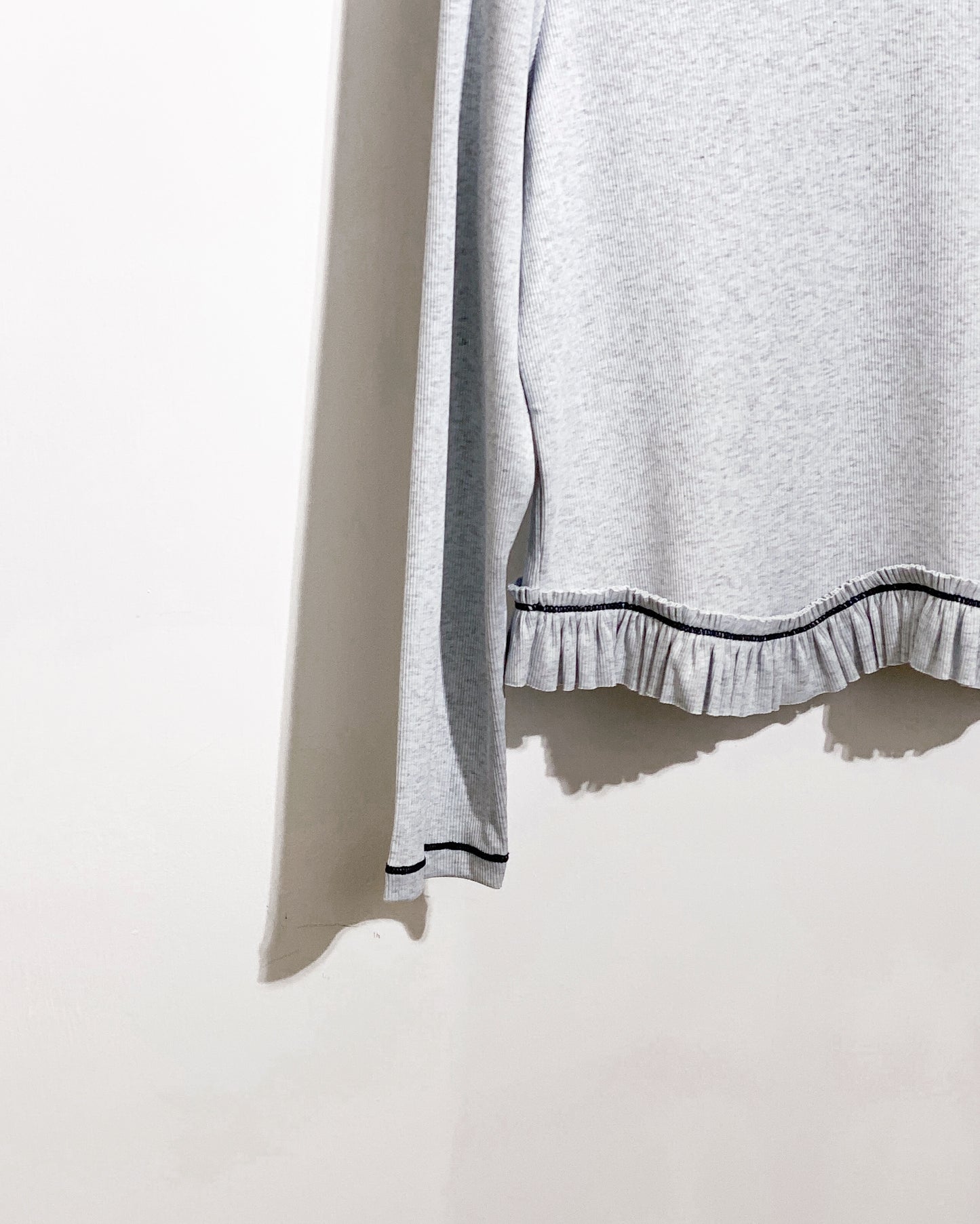 aalis YANKA 荷叶边缝合细节 长袖上衣 (白色)