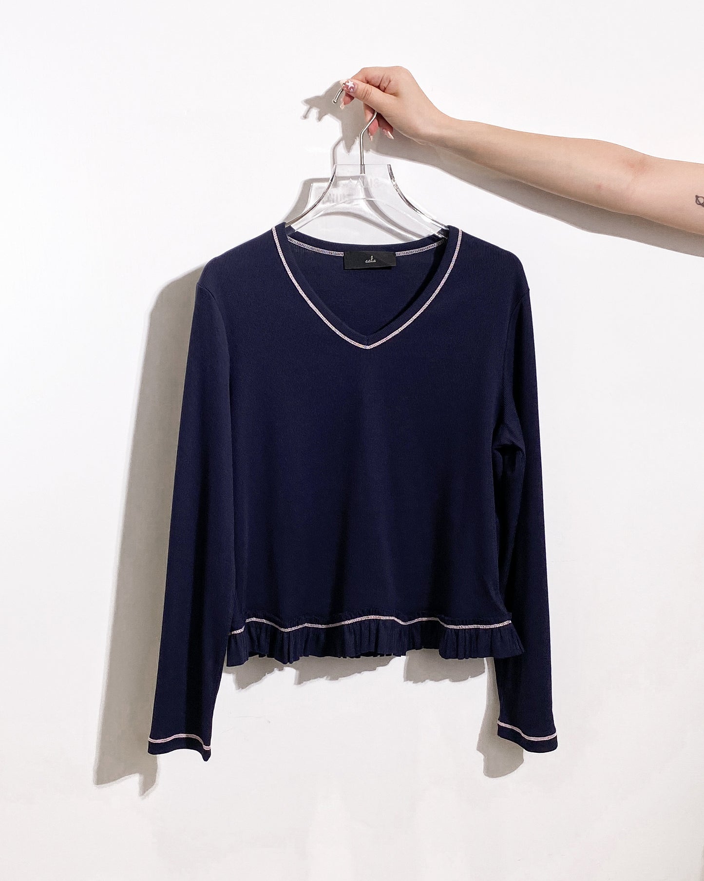 aalis YANKA ruffle hem stitches details L/S top (navy)