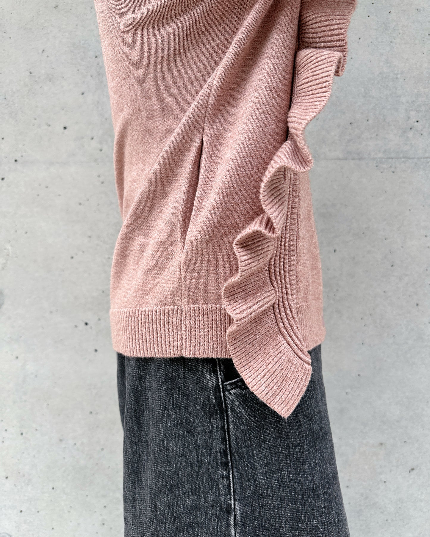aalis SHINO side cascade ruffle V neck cardigan (Dusty Pink)
