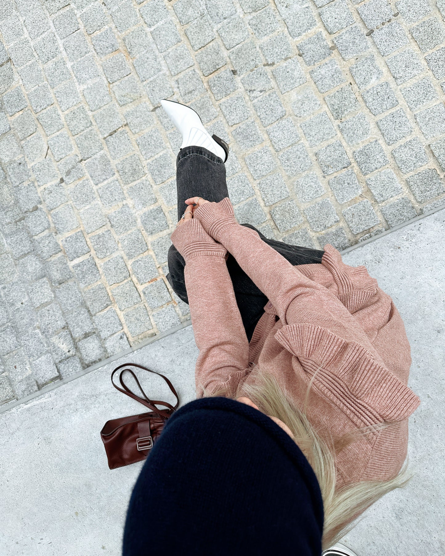 aalis SHINO side cascade ruffle V neck cardigan (Dusty Pink)