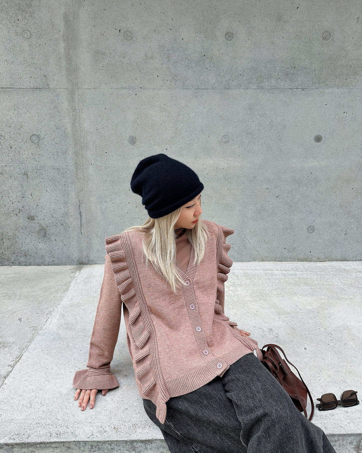 aalis SHINO side cascade ruffle V neck cardigan (Dusty Pink)