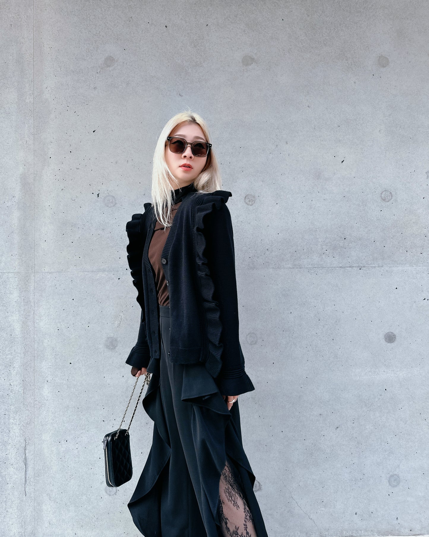 aalis SHINO side cascade ruffle V neck cardigan (Black)