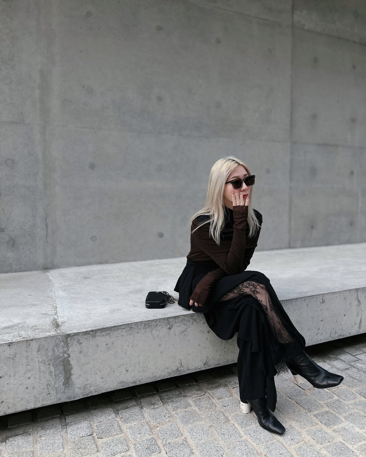 aalis GAMET side lace panel ruffle pants (Black)