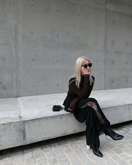 aalis GAMET side lace panel ruffle pants (Black)