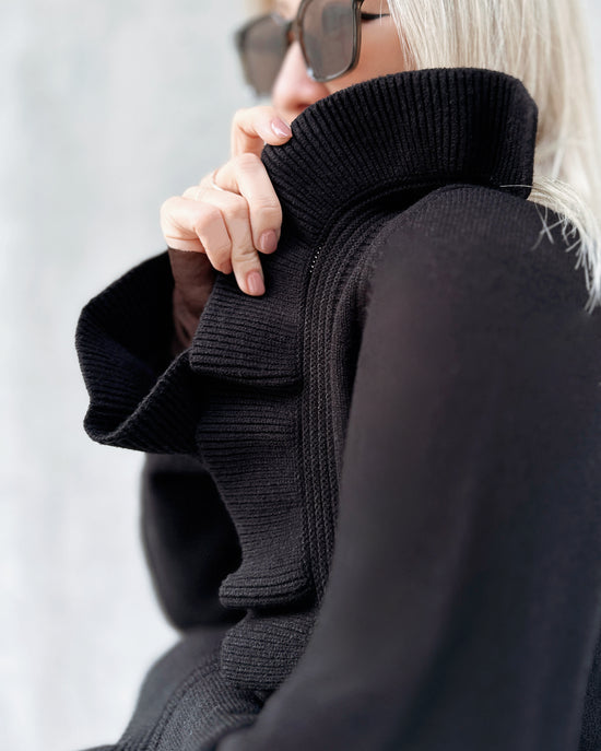 aalis SHINO side cascade ruffle V neck cardigan (Black)