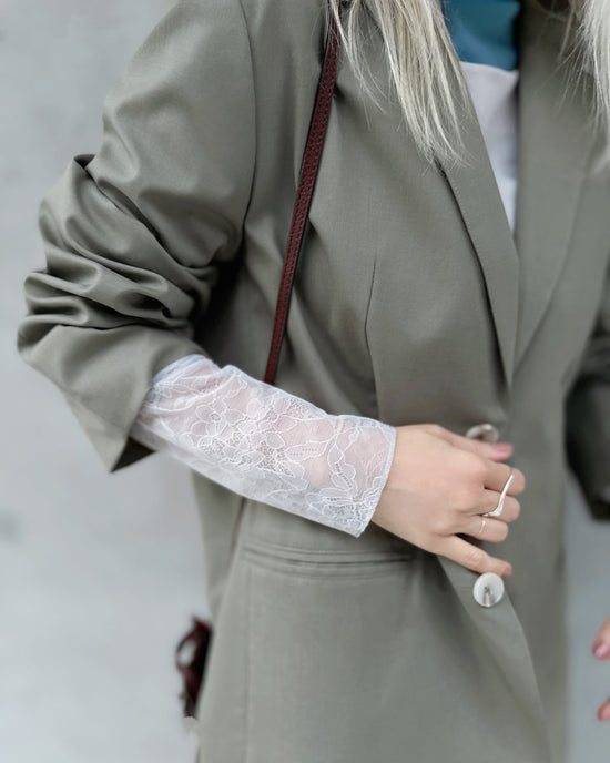 aalis EVANA FW25 lace top (Lt Grey)