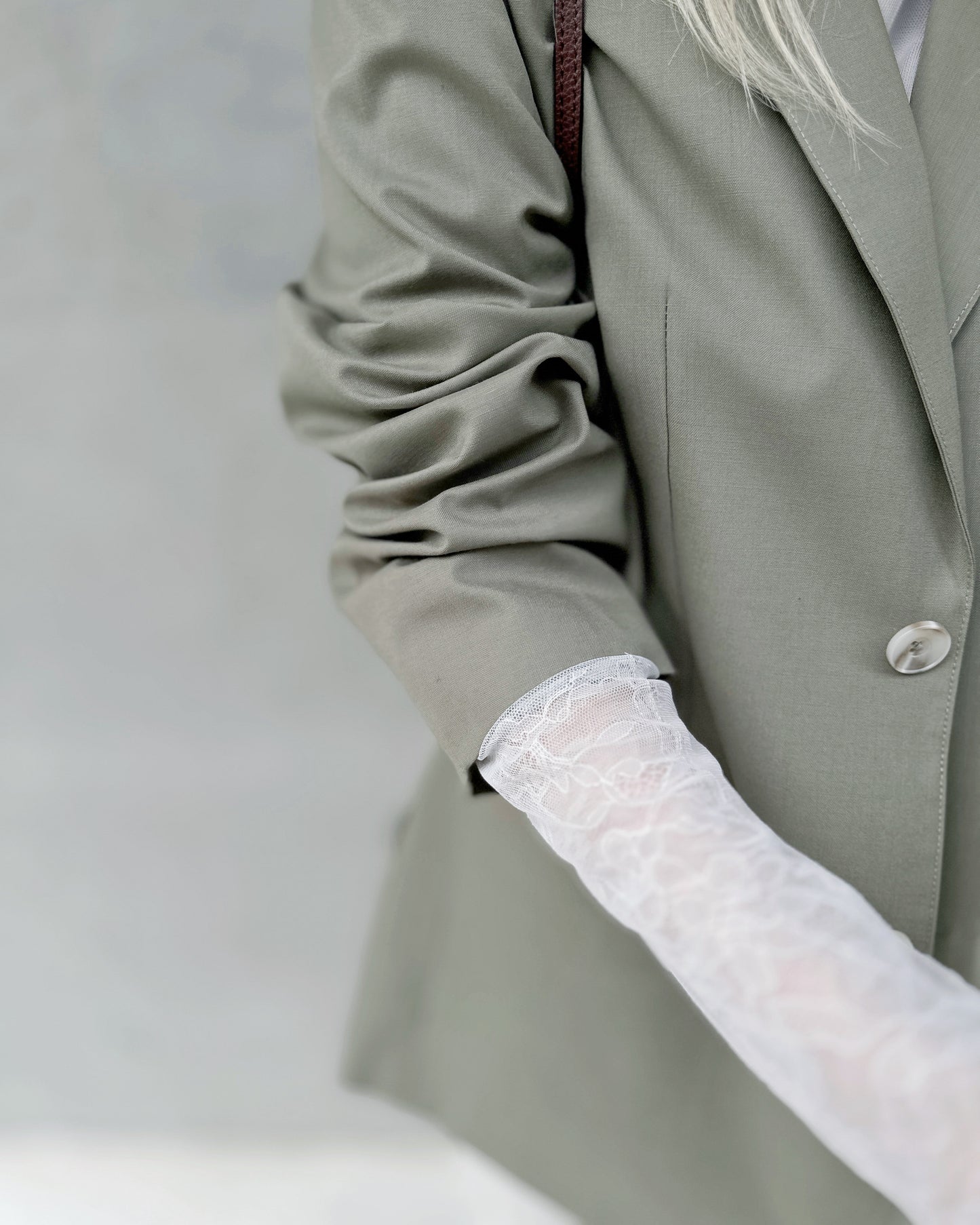 aalis EVANA FW25 lace top (Lt Grey)