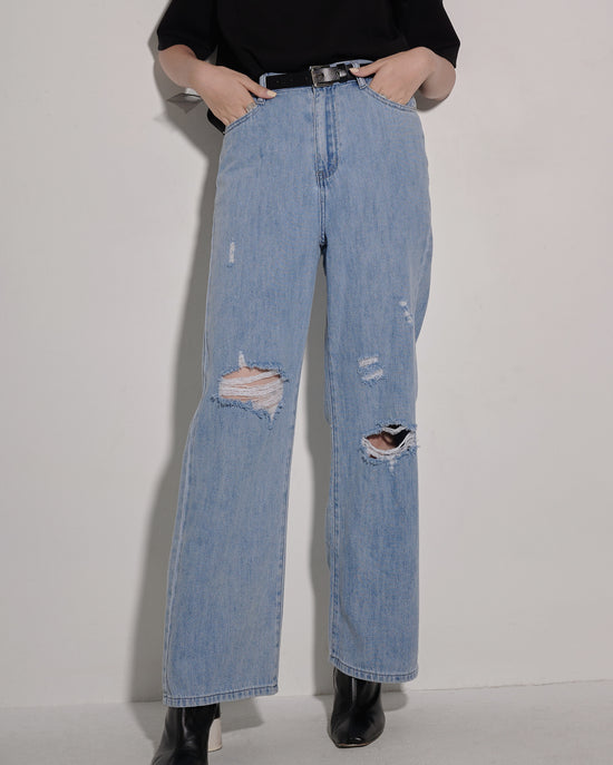 Load image into Gallery viewer, aalis VAMMY destructive relaxed summer jeans (Light blue)
