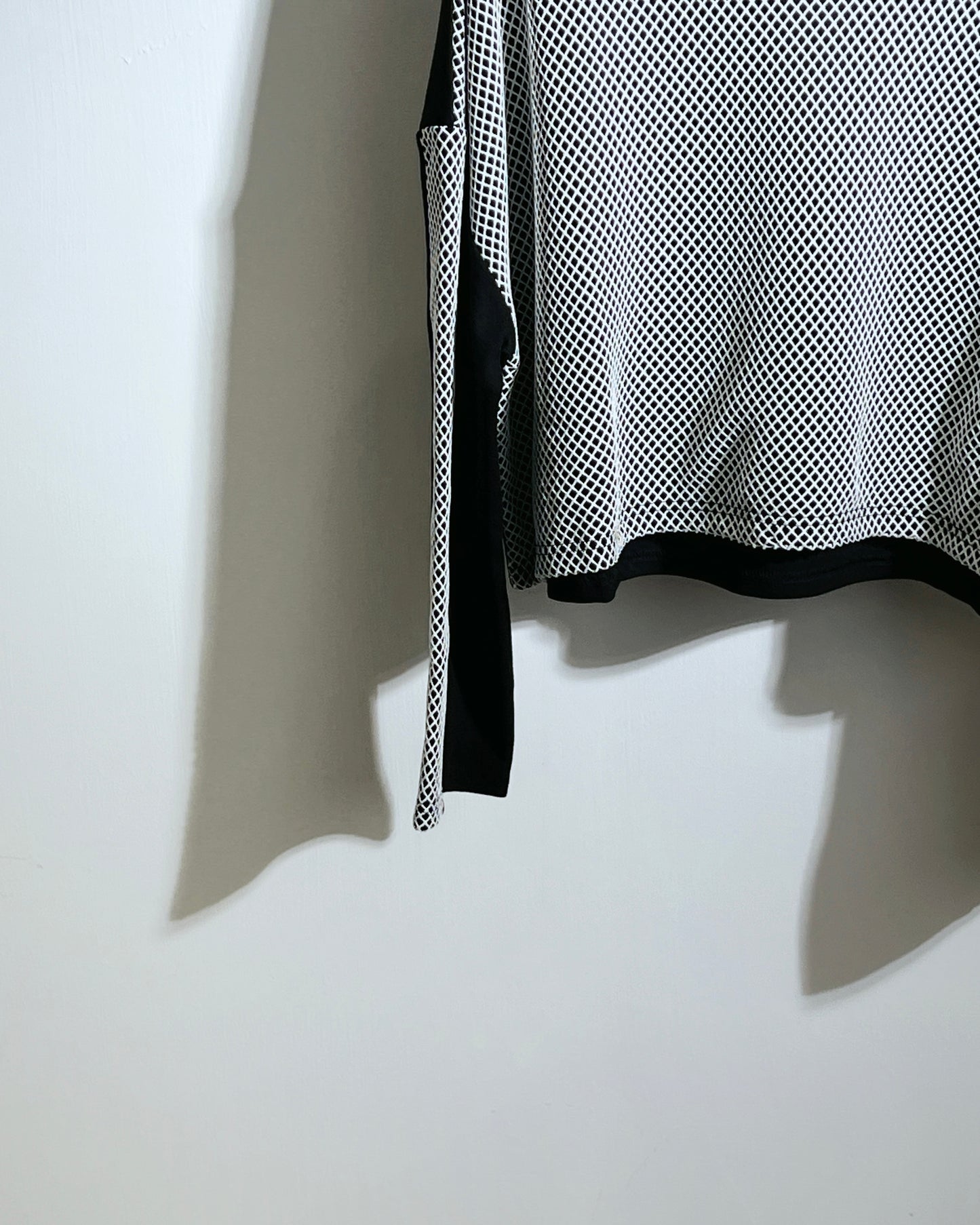 aalis CARY fishnet panel L/S sweater top (Black)