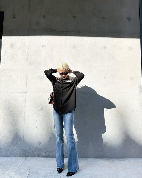 aalis REESE LACE cape panel on shoulder oversized shirt (Black)