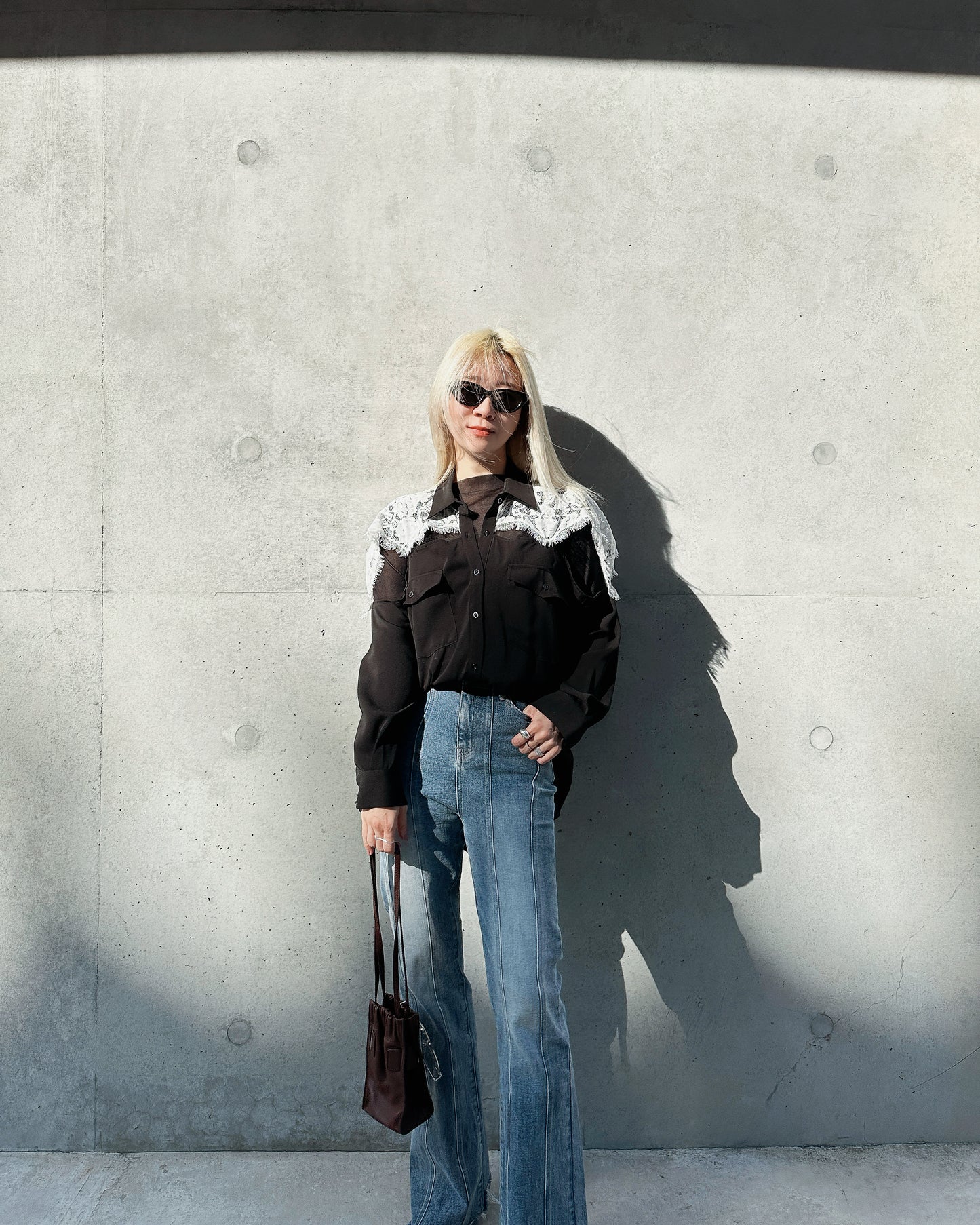 aalis REESE LACE cape panel on shoulder oversized shirt (Black)