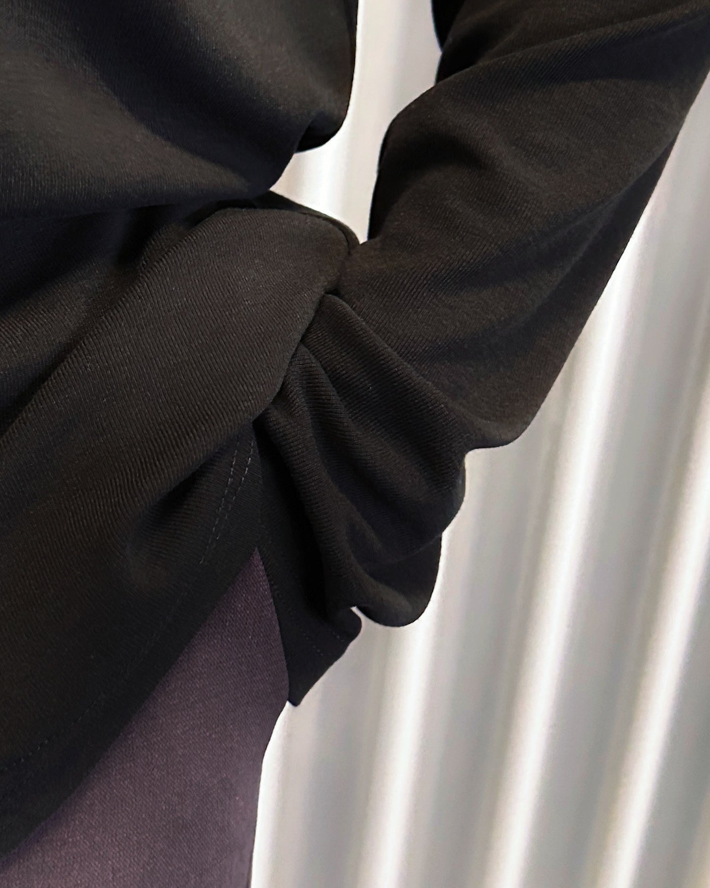 aalis HAROMI raglan sleeves relaxed L/S top (Black)