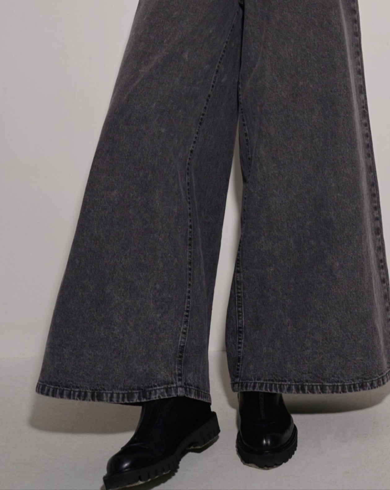 Load image into Gallery viewer, aalis WILLOW A line denim jeans (Grey denim)
