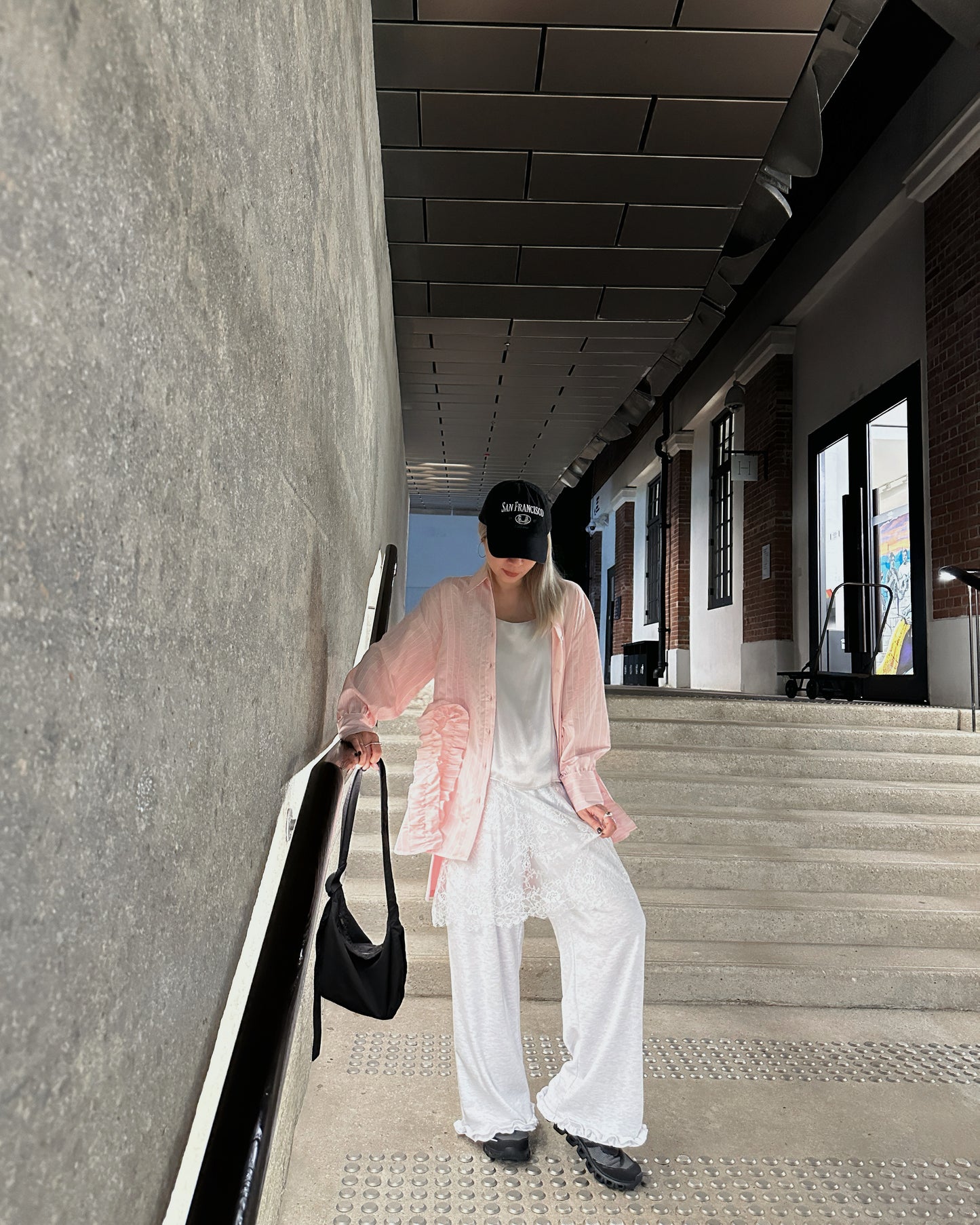 aalis PARRY FW25 ruffle U shape trimming shirt (Lt Pink stripe)