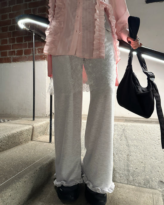 aalis PARRY FW25 ruffle U shape trimming shirt (Lt Pink stripe)