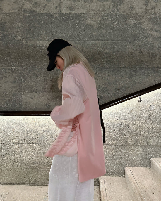 aalis PARRY FW25 ruffle U shape trimming shirt (Lt Pink stripe)